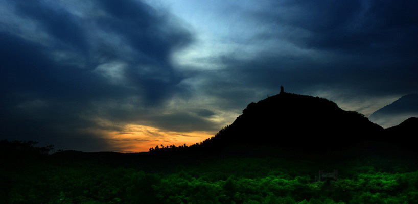 阳春三月游赤城山赏紫荆花