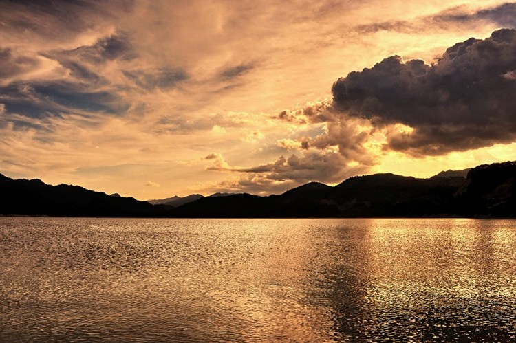 有普罗旺斯之称的寒山湖花海