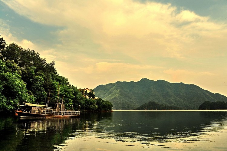 有普罗旺斯之称的寒山湖花海