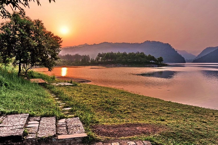 有普罗旺斯之称的寒山湖花海