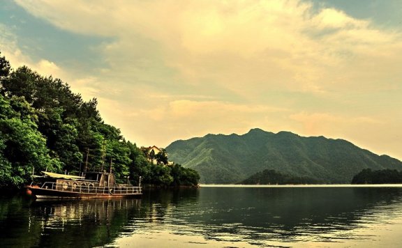 有普罗旺斯之称的寒山湖花海