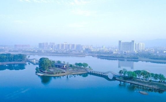 始丰湖公园建设进展顺利，打造城市绿色新地标