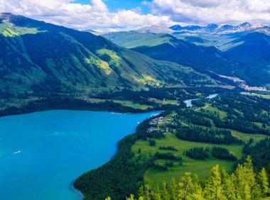 喀纳斯:自然之美与水怪的传说