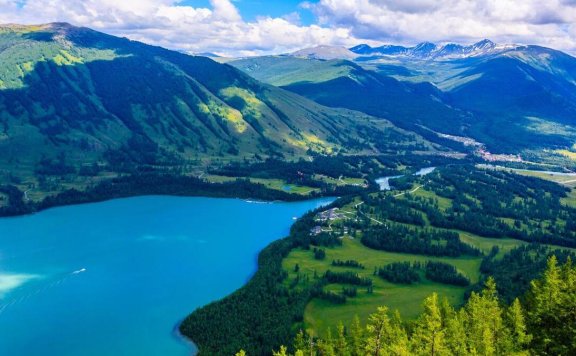 喀纳斯：自然之美与水怪的传说