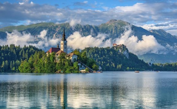 Mondo Bongo 整个电影的情感都浓缩在其中