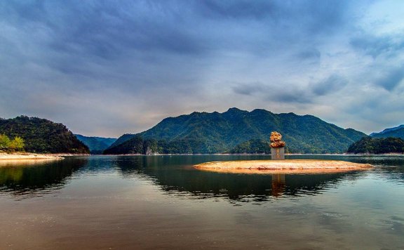 秋天的第一杯奶茶，不如寒山湖的风景更醉人